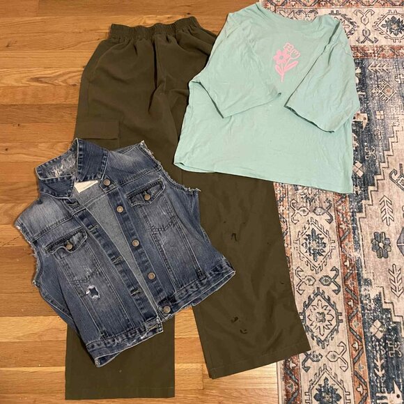 green baggy cargos, jean jacket, small cyan flower t-shirt - Picture 1 of 9